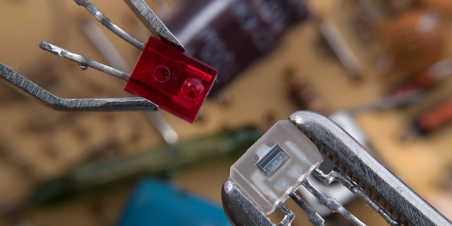 LED and phototransistor in pincers